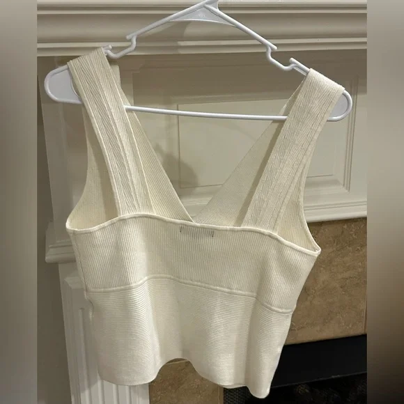 Three medium tops — 2 cropped (Zara & Banana Republic) & 1 bodysuit (Dillards) - Picture 14 of 15